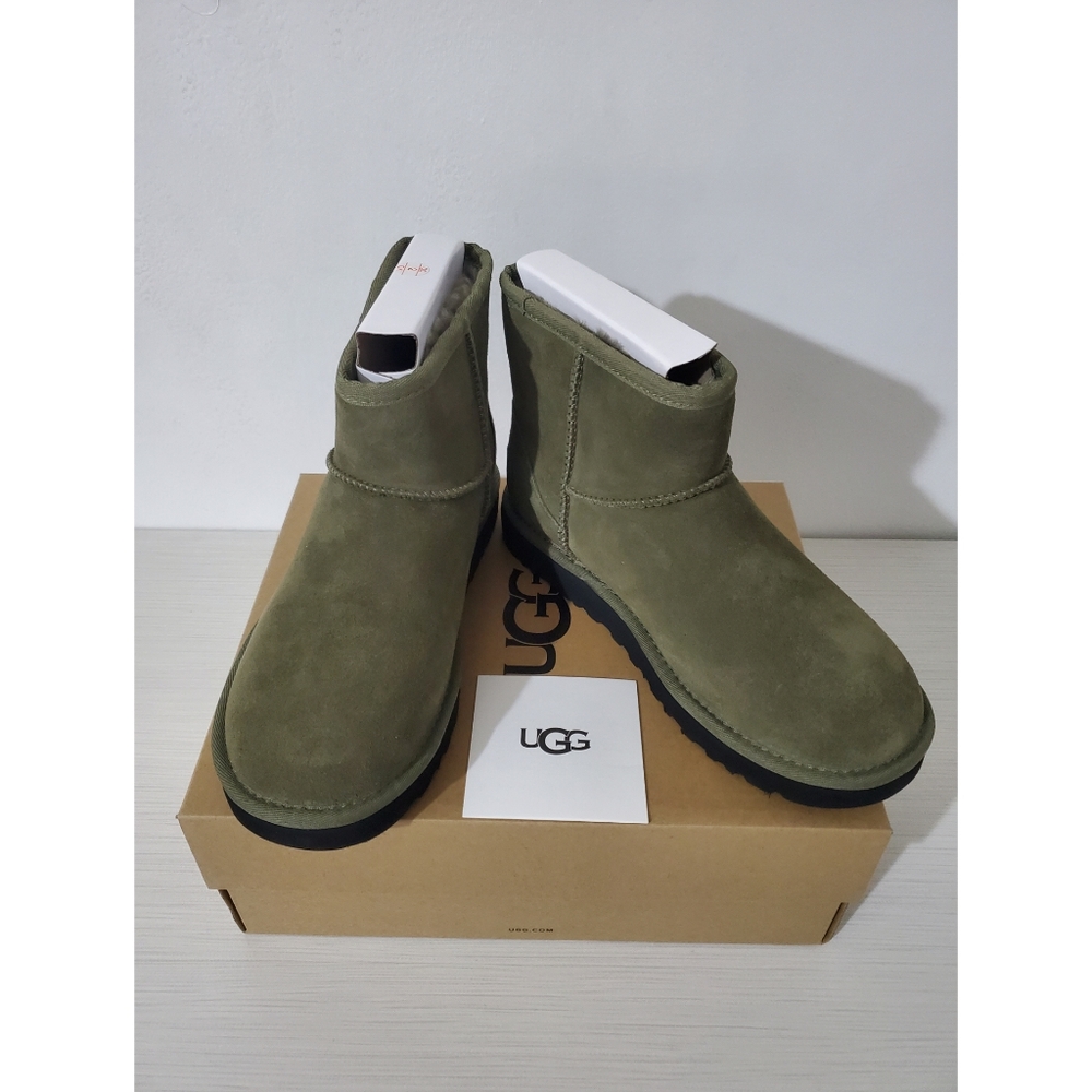 ❗️SOLD❗️Do not buy❗️UGG Australia Classic Mini Logo Sheepskin Boots - Picture 8 of 14